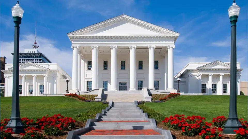 Virginia Statehouse in Richmond. Photo by Ron Cogswell. Courtesy Environment Virginia.