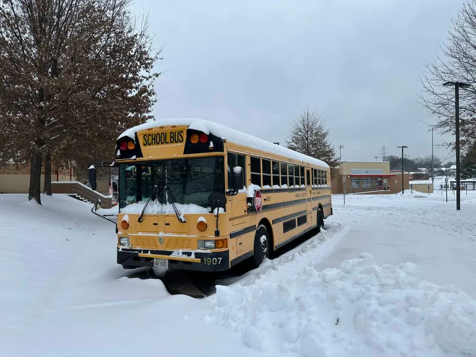 A Fairfax County school bus in the snow (staff photo by Angela Woolsey)